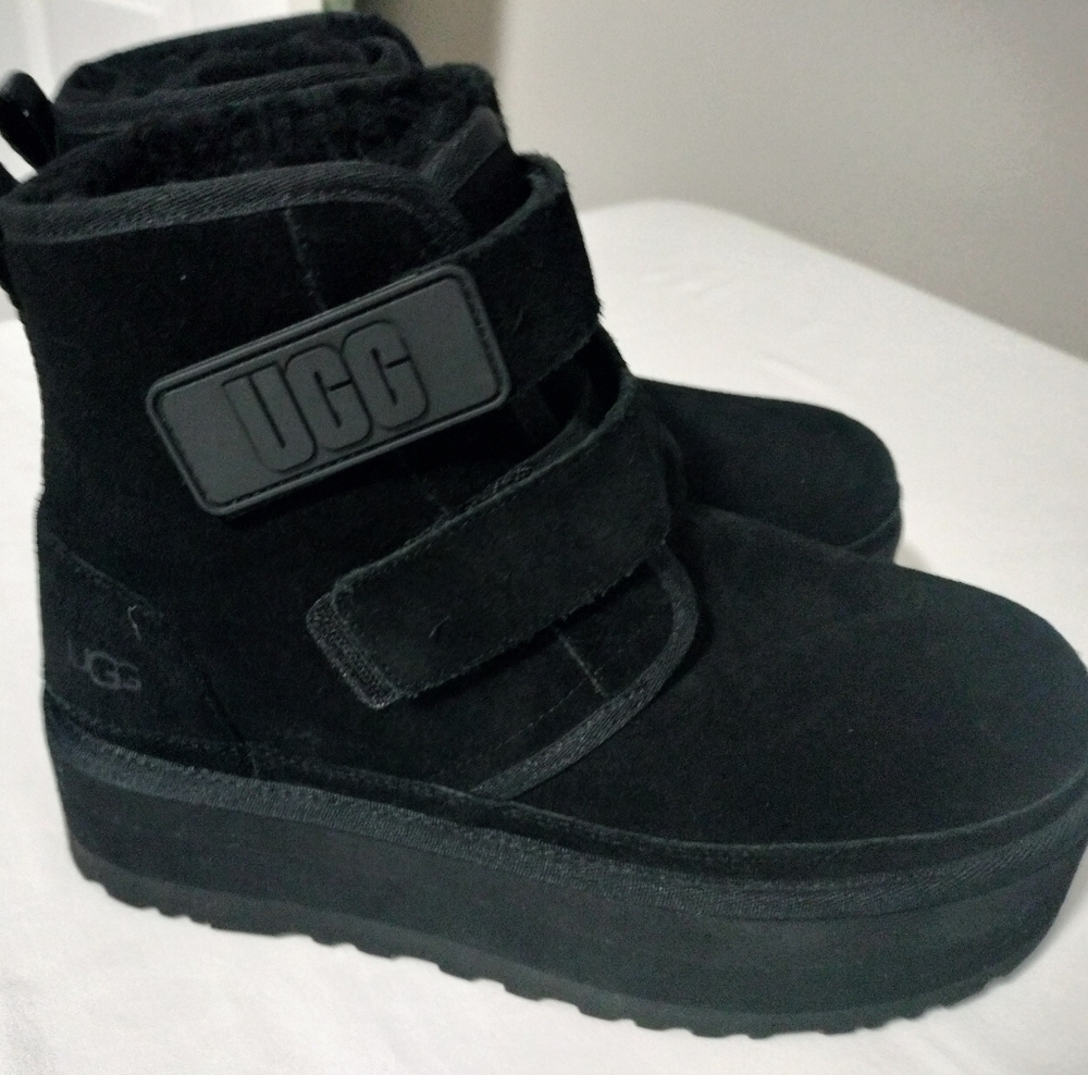 UGG Neumal Black Chukka Platform Boots Size 9